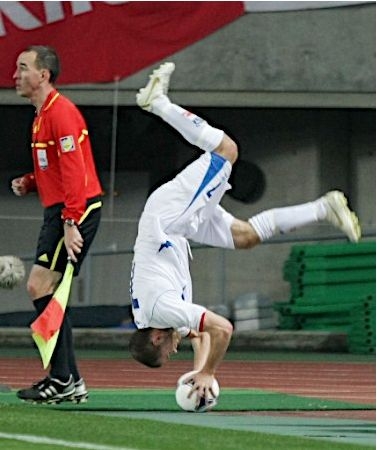 【キリンカップ 2012】アイスランド代表・ソルステインソンのハンドスプリングスロー